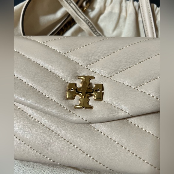 Tory Burch Kira chain wallet in new cream - Picture 3 of 4